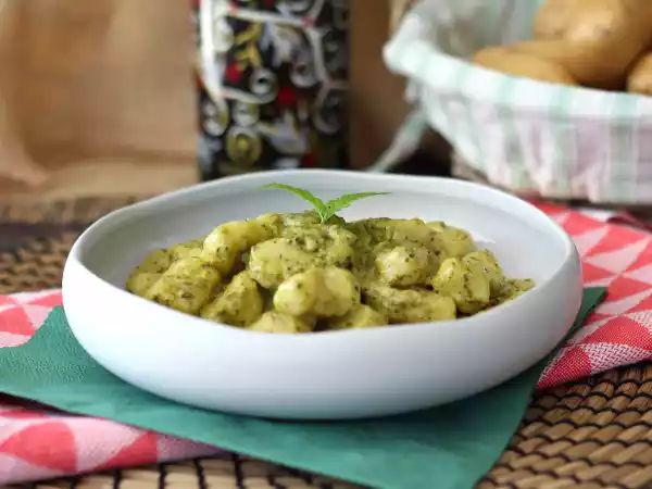 Recette Gnocchis de pommes de terre faits maison au pesto