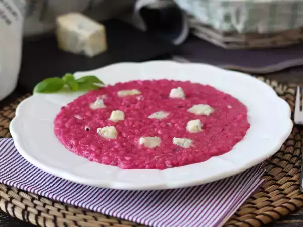 Recette Risotto à la betterave et au gorgonzola : une explosion de couleurs et de saveurs!