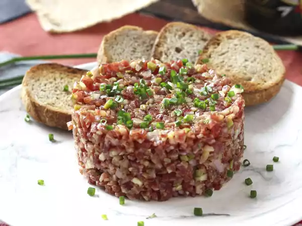 Recette Tartare de saucisson : une version express du classique steak tartare