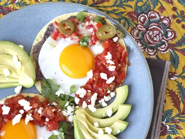 Recette Huevos rancheros : la recette mexicaine emblématique et savoureuse