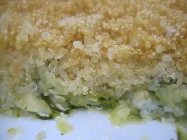 Recette Crumble de courgettes au quinoa, chèvre frais, huile d'olive et thym du jardin...