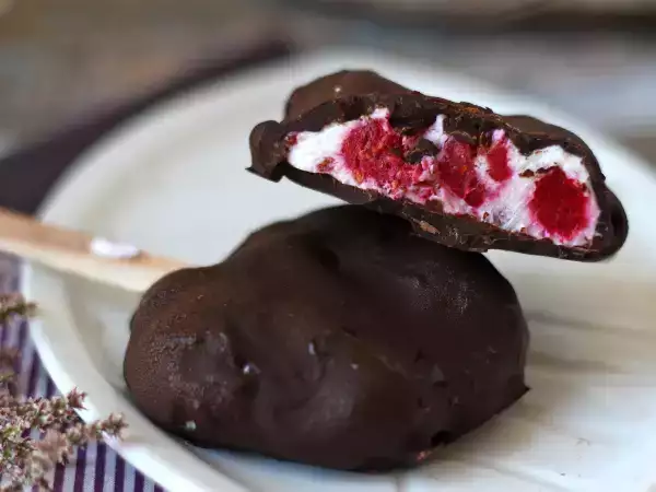 Recette Glaces skyr, framboise et chocolat. le snack sain des journées ensoleillées!
