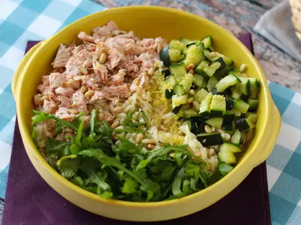 Recette Salade de pâtes orzo au saumon et à la courgette