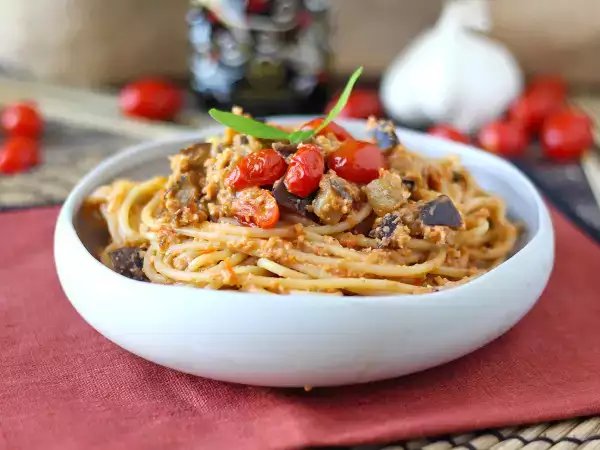 Recette Pâtes à la crème d’aubergine et aux tomates cerises : le plat qui sent bon le soleil !