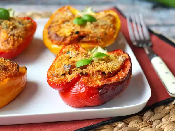 Recette Poivrons farcis végétariens au four : la recette facile et savoureuse !