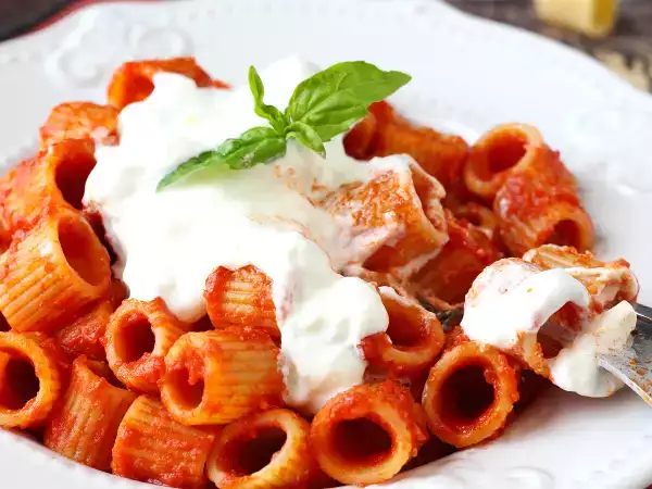 Recette Pâtes à la tomate et stracciatella : un plat gourmand prêt en 10 minutes !