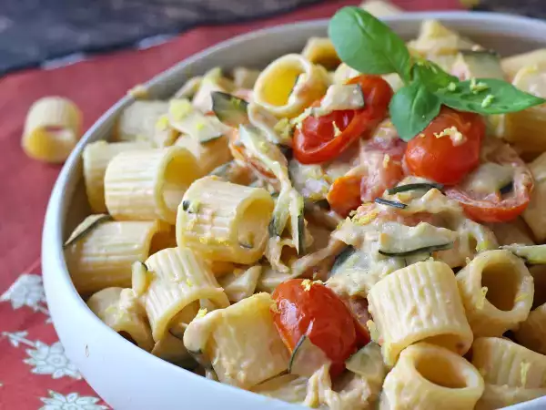 Recette Pâtes crémeuses aux courgettes, tomates cerises, fromage frais et citron