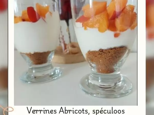 Recette Abricots en verrines blanches sur lit de spéculoos
