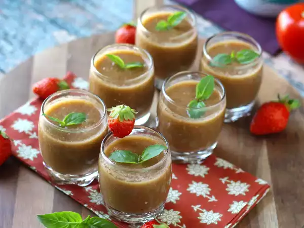 Recette Gaspacho aux fraises et tomates : l’entrée fraîche et originale de l’été