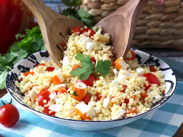 Recette Salade de couscous perlé au surimi : fraîche, facile et parfaite pour l’été
