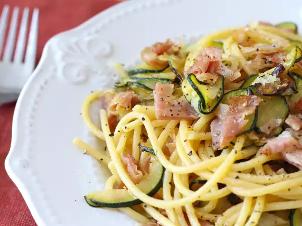 Recette Pâtes aux courgettes et au speck