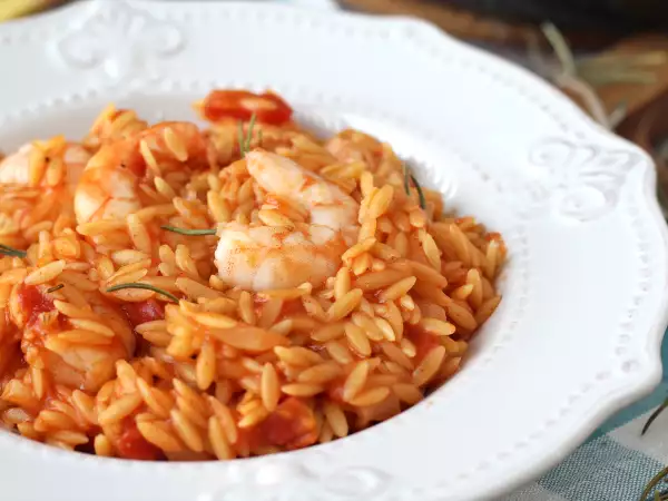 Recette Pâtes orzo aux tomates et crevettes cuites comme un risotto