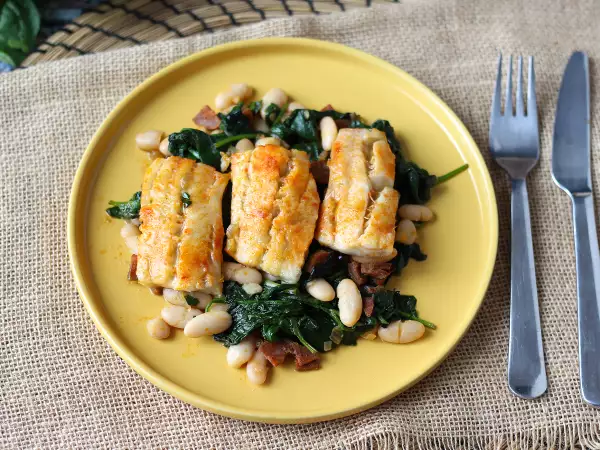 Recette Colin aux haricots blancs, épinards et chorizo