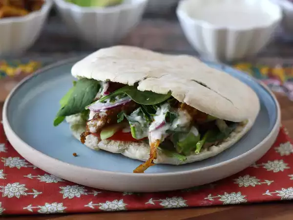 Recette Shawarma de poulet au air fryer, pita et sauce tahini