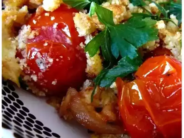 Recette Crumble ... tomates cerises et echalotes caramelisees
