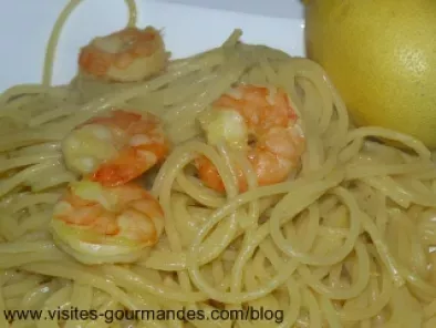Recette Spaghettis aux crevettes sauce coco safrané et zestes de citron.