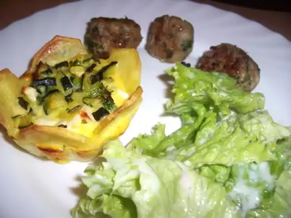 Recette Tartelettes pommes de terre - feta - courgette et boulettes de viande au persil