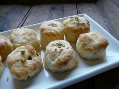 Recette Des mini scones au parmesan et aux olives à grignoter pour l'apéritif