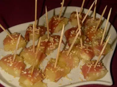 Recette Bouchées ananas-jambon-sésame, filet de cabillaud au confit d'oignons et poivrons ..