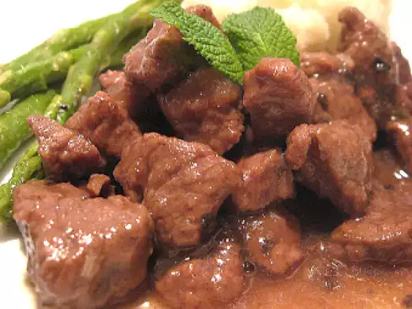 Recette Boeuf braisé aux baies de genièvre et à la gelée de groseilles