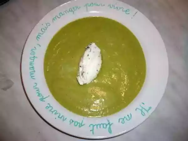 Recette Veloute de courgette et sa quenelle de chevre frais