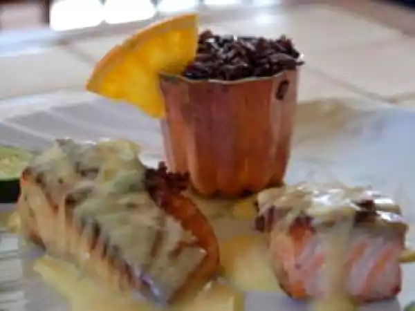 Recette Dos de saumon, sauce à l'orange et son riz à l'orange