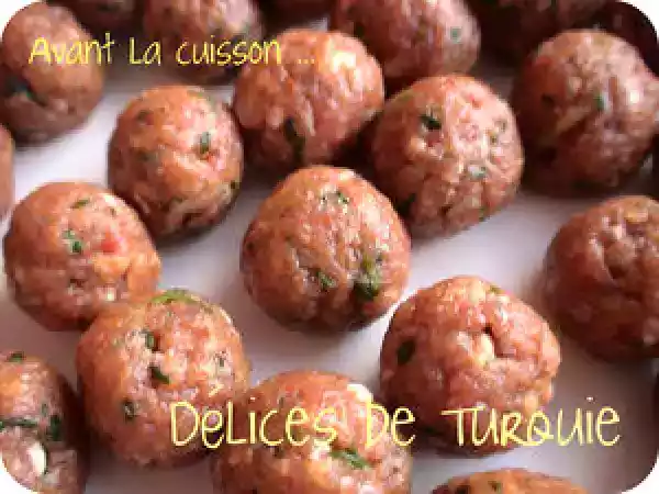 Recette Boulettes de viande et pommes de terre en sauce - patatesli sulu köfte