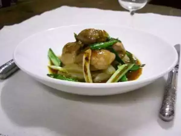 Recette Sot l'y laisse sautés aux cives, jus corsé au gingembre et jardi