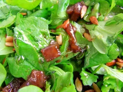 Recette Salade hivernale: mâche, roquette, coriandre & graines de tournesol caramélisées, ...