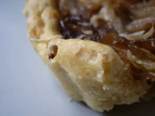 Recette Tarte au chou chinois, oignon confit et baies de sichuan
