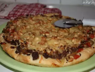 Recette Pizza au boeuf haché et aux pignons
