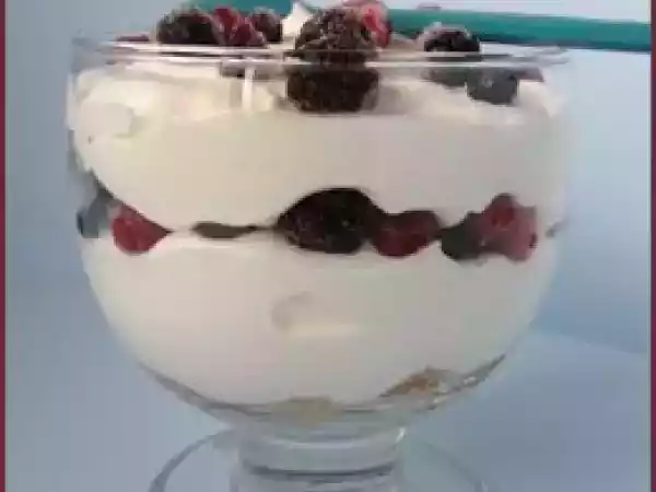 Recette Verrines mousseuses et crémeuses aux fruits rouges