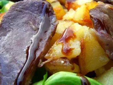 Recette Gésiers d'oie confits, pomme de terre & caramel de vinaigre balsamique