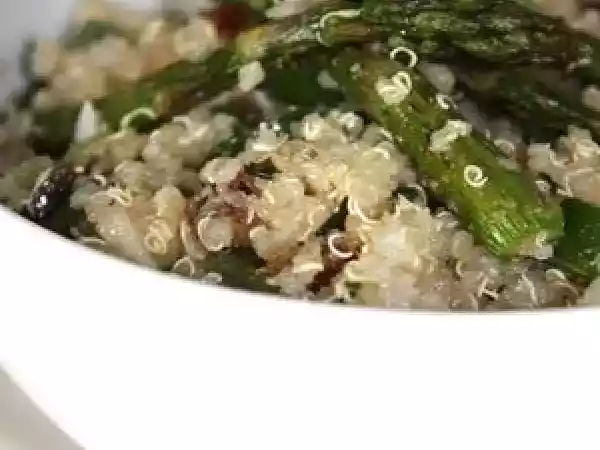 Recette Asperges rôties, oignons nouveaux et quinoa en salade