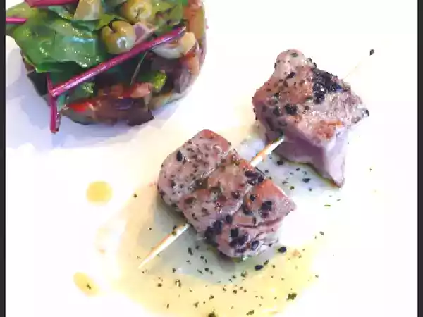 Recette Thon rouge mi-cuit en brochette et menthe fraîche, caponata de saison