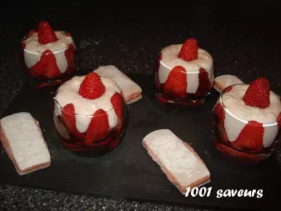 Recette Verrines de fraises au fromage blanc et biscuits roses de reims