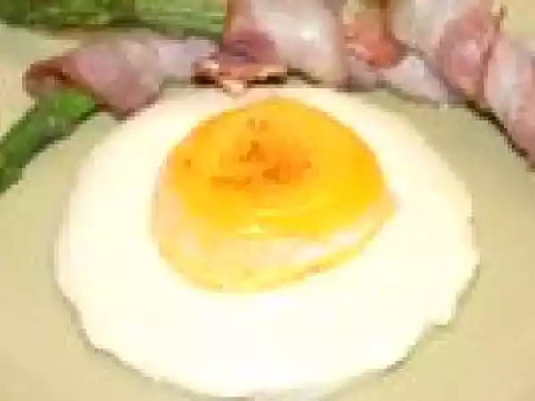 Recette Faux oeuf au plat, mouillettes d'asperges vertes