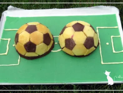 Recette Gâteau d'anniversaire terrain de foot citron-framboise