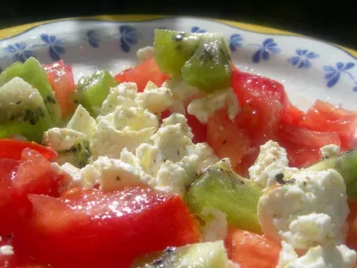 Recette Dans la série salade qui change ... la salade de tomates aux kiwis et fève tonka