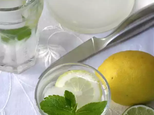 Recette Rafraîchissante limonade aux deux citrons et à la menthe