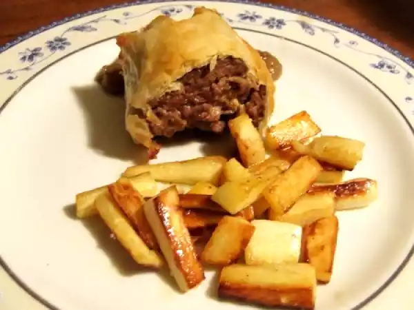 Recette Cuisse de lièvre farcie au foie gras, feuilletage aromatiséà la truffe & panais rôtis