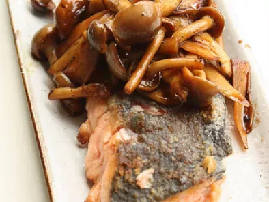 Recette Meunière de saumon au champignon à la japonaise, simple et frais.