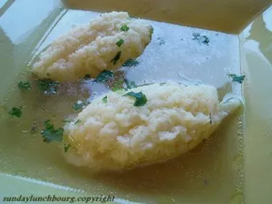 Recette Slovenian stock with semolina dumplings - bouillon slovene aux gnocchis de semoule