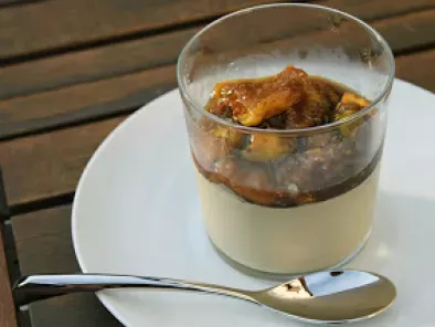 Recette Panna cotta au lait d'amande et pistaches, compotée de figues