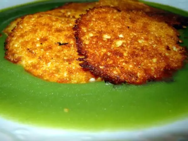 Recette Veloute de haricots verts aux tuiles de parmesan
