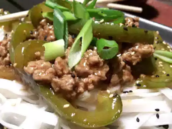 Recette Porc haché à l'orientale sur nouille de riz de coup de pouce