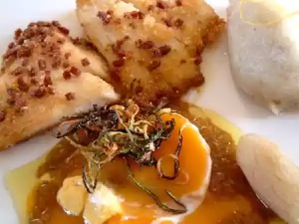 Recette Raie en croûte de chorizo, jaune d'oeuf en jus de volaille au curry, 