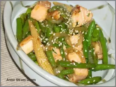 Recette Dés de saumon aux légumes sautés à l'asiatique