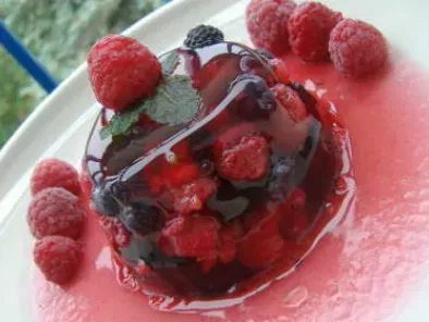 Recette Dôme de fruits rouges à la gelée de rosé