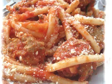 Recette Macaronis longs, sauce tomate aux boulettes de dinde